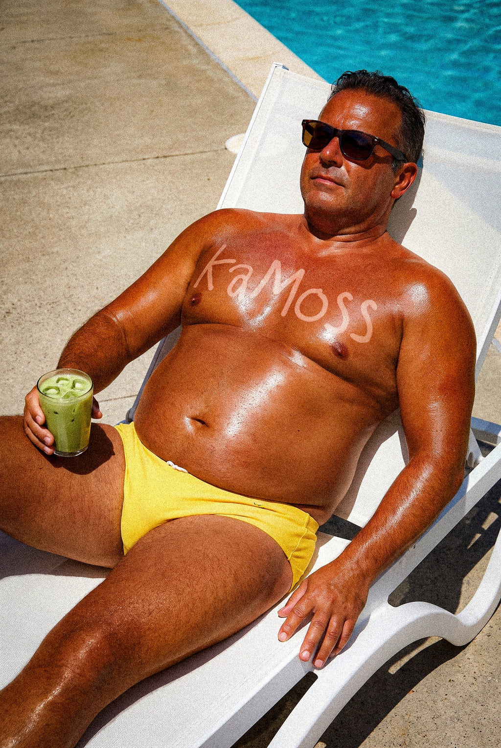 Relaxing in the sun with a KaMoss matcha